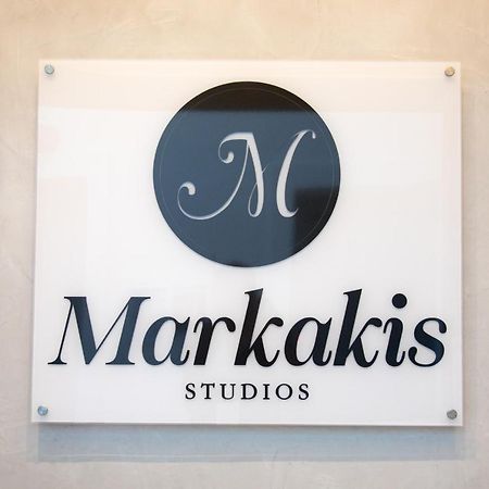 Markakis Studios Fira Town Luaran gambar