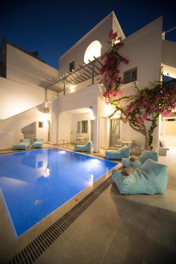 Markakis Studios Fira Town Luaran gambar