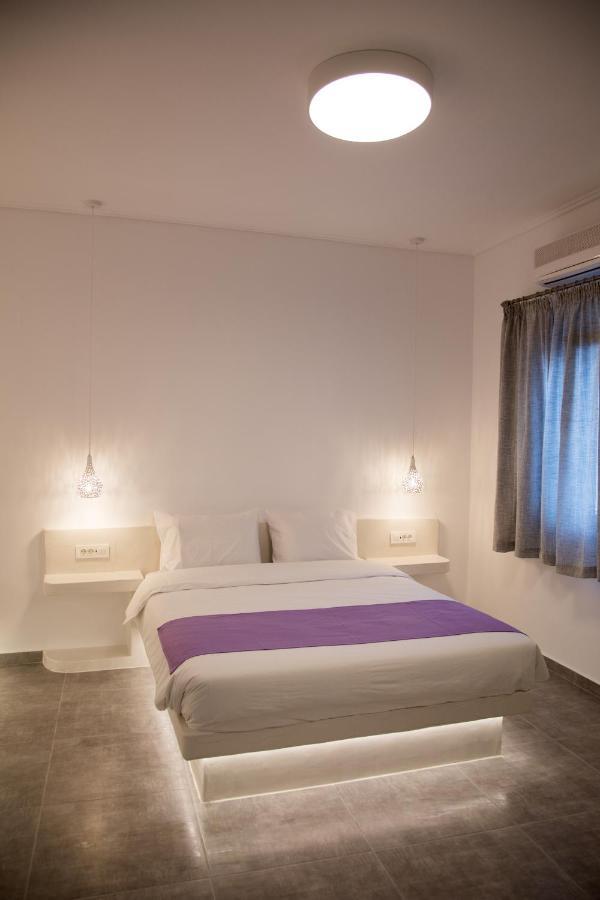 Markakis Studios Fira Town Luaran gambar