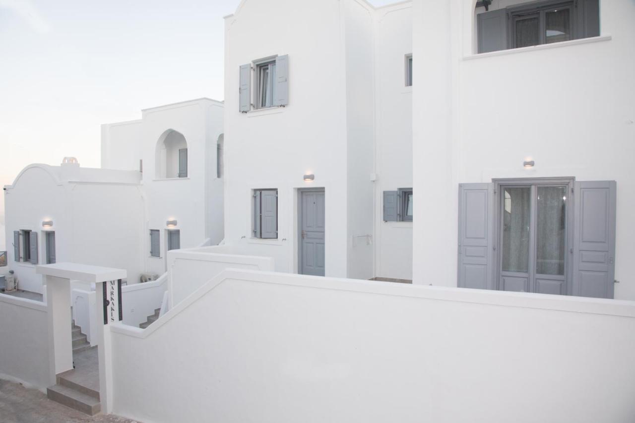 Markakis Studios Fira Town Luaran gambar
