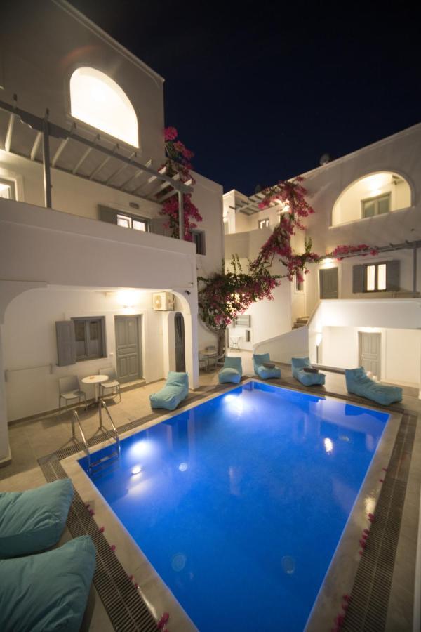 Markakis Studios Fira Town Luaran gambar